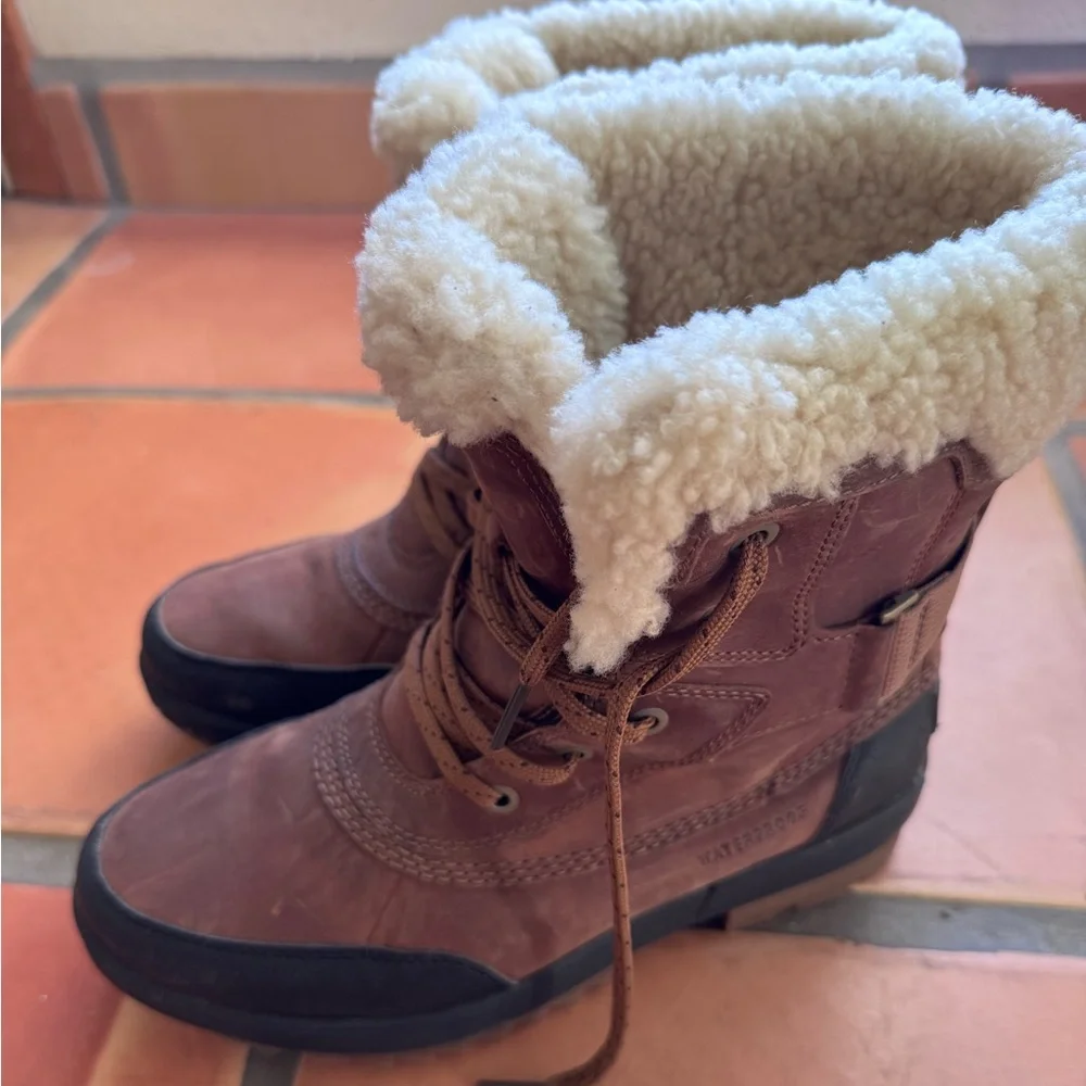 Sorel Tivoli IV Winter Boots with Faux Fur - Picture 1 of 8